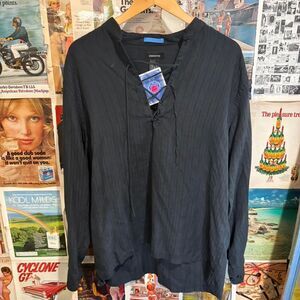 Liz-claiborne Men's Black and Navy T-shirt